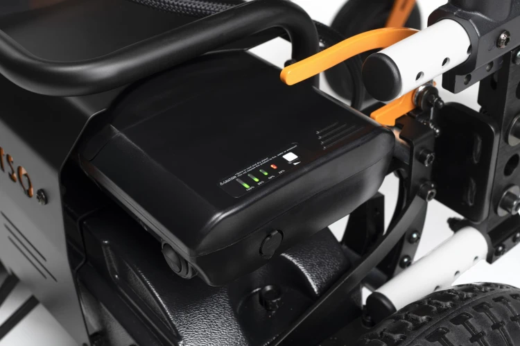 Verso - Detail battery.jpg
