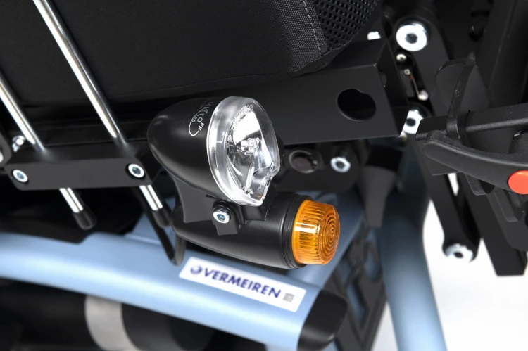 FOREST 3 SU - C56 - Detail front light.jpg