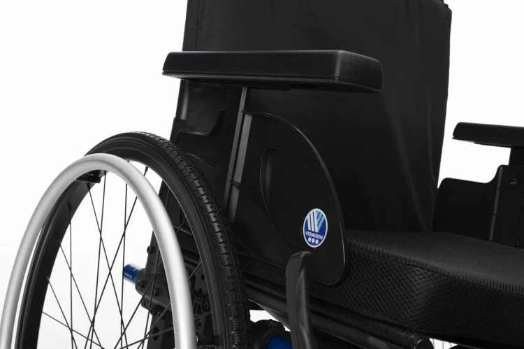 V500 Light C86 - Detail armplate (1).jpg